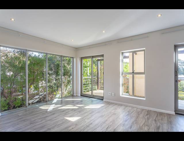 5 BEDROOM FREESTANDING TO LET IN STONEHURST MOUNTAIN ESTATE